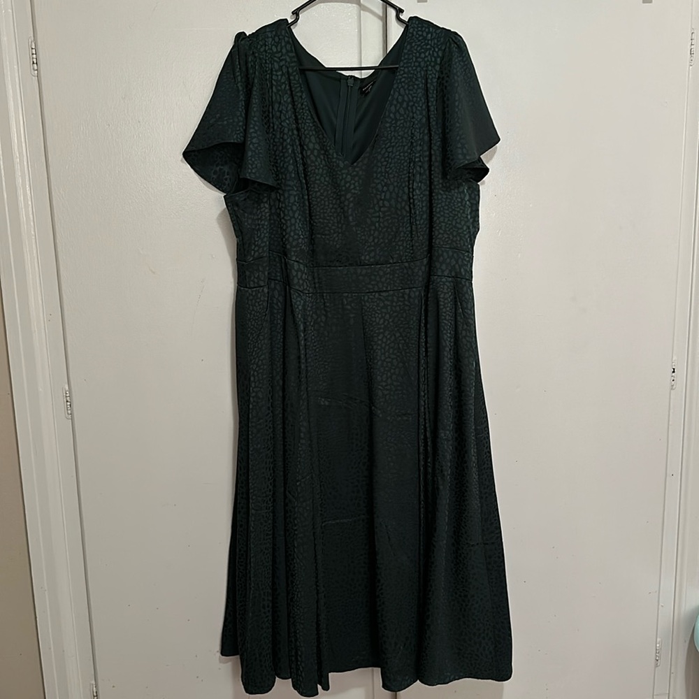 Subtle animal print dress with pockets
